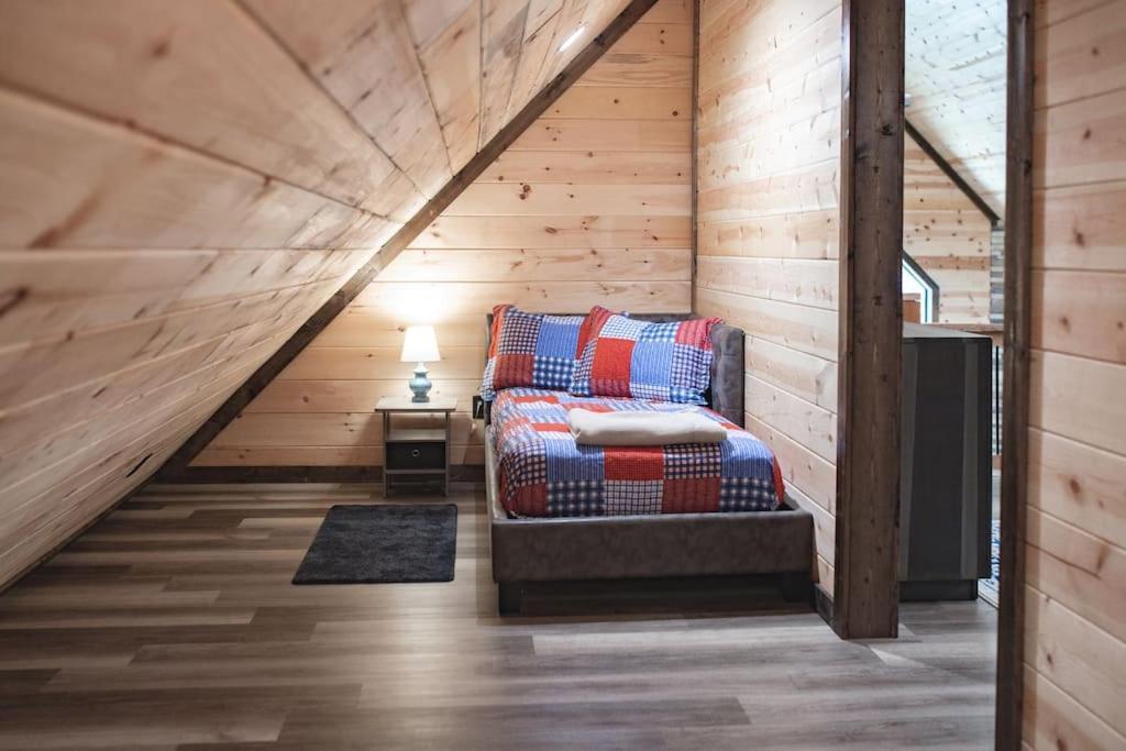 The Secluded Reset Button Cabin Броукън Боу Екстериор снимка