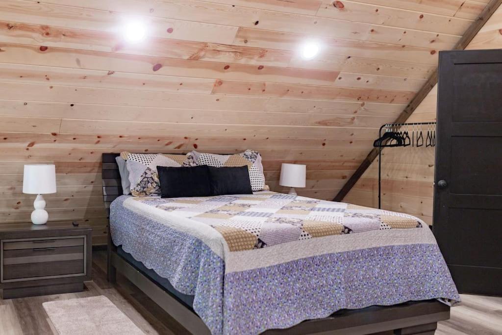 The Secluded Reset Button Cabin Броукън Боу Екстериор снимка