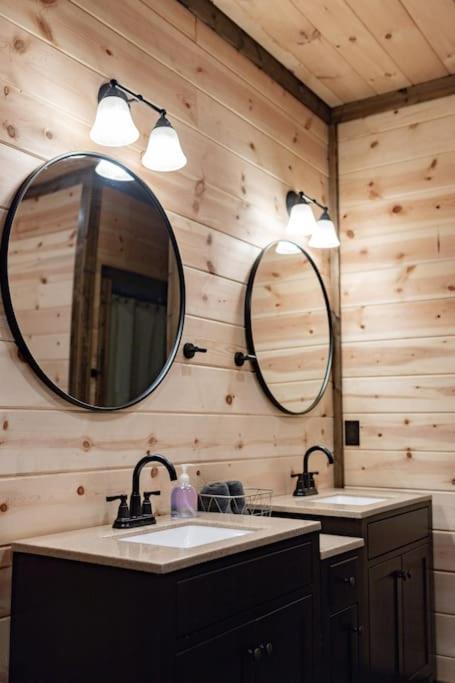 The Secluded Reset Button Cabin Броукън Боу Екстериор снимка