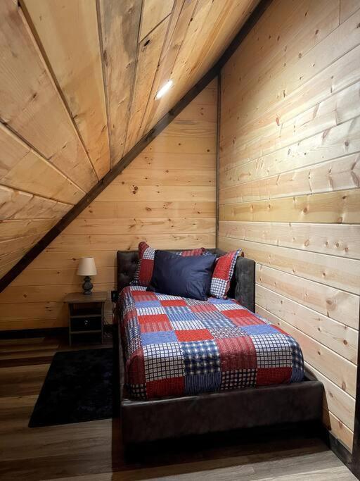 The Secluded Reset Button Cabin Броукън Боу Екстериор снимка