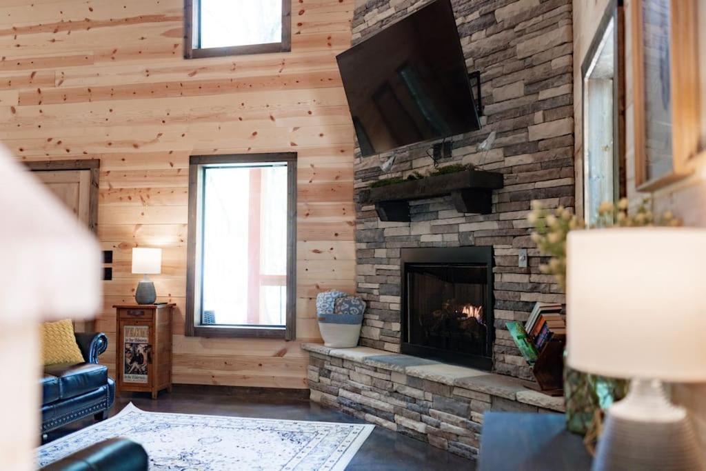 The Secluded Reset Button Cabin Броукън Боу Екстериор снимка