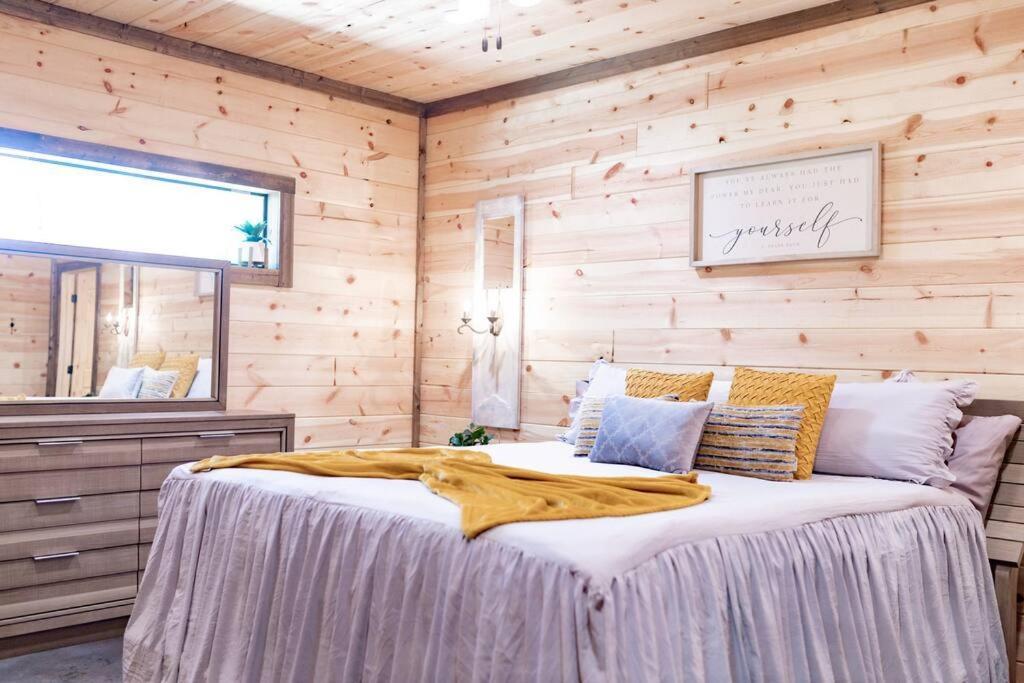 The Secluded Reset Button Cabin Броукън Боу Екстериор снимка
