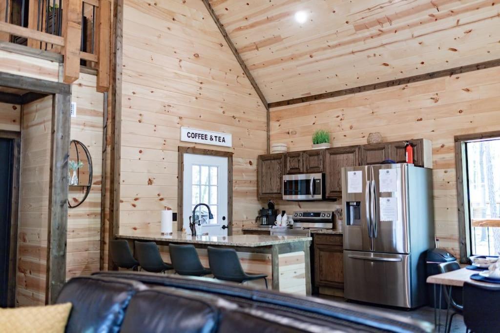 The Secluded Reset Button Cabin Броукън Боу Екстериор снимка