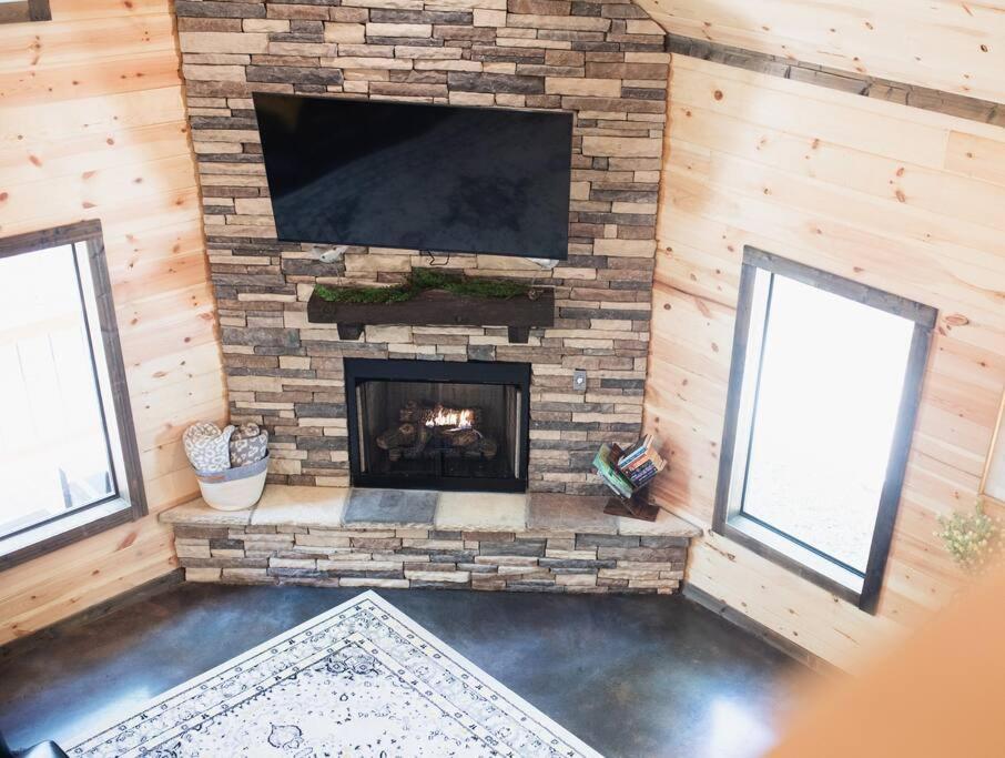 The Secluded Reset Button Cabin Броукън Боу Екстериор снимка