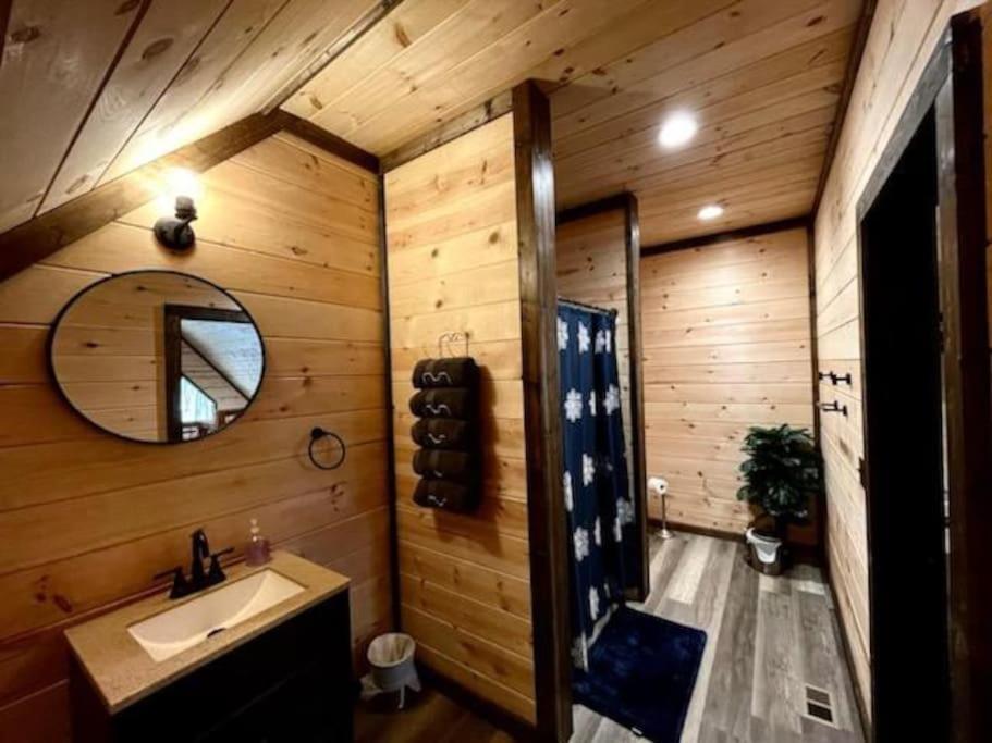 The Secluded Reset Button Cabin Броукън Боу Екстериор снимка